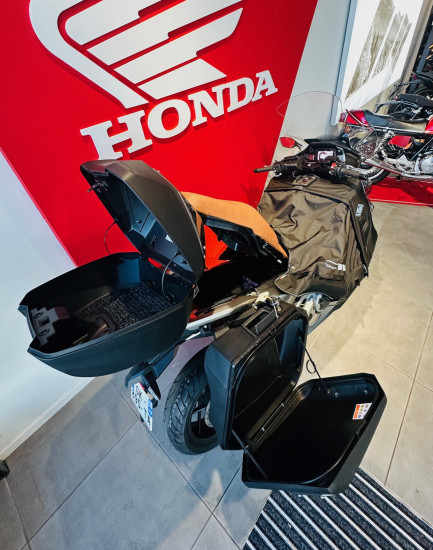 HONDA FORZA 750 - BEAUCOUZE
