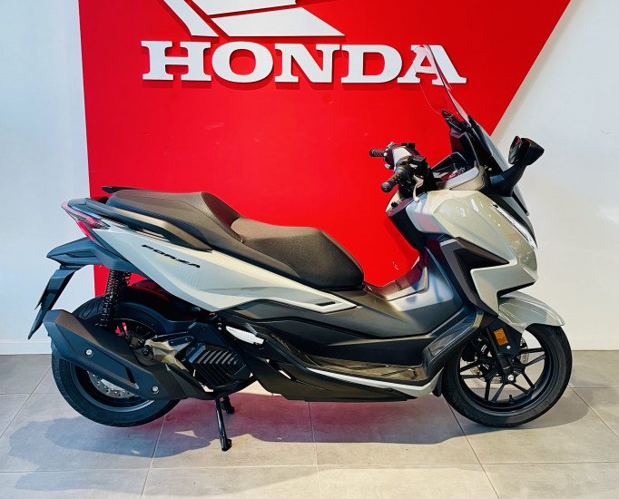 HONDA FORZA 125 - BEAUCOUZE