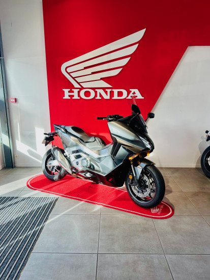 HONDA FORZA 750 - BEAUCOUZE
