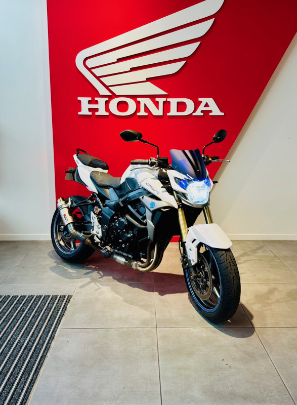 SUZUKI GSR 750 ESPACE MOTO  BEAUCOUZE 