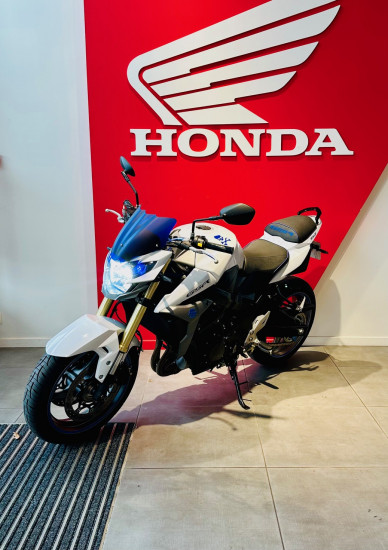 SUZUKI GSR 750 - BEAUCOUZE