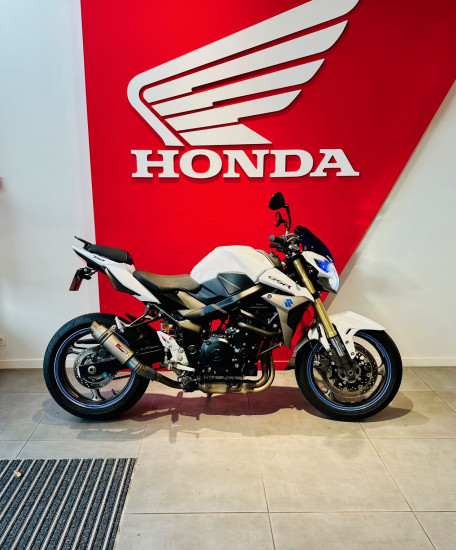 SUZUKI GSR 750 - BEAUCOUZE