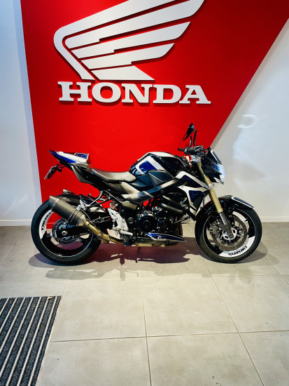 SUZUKI GSR 750 GSR750 PEINTURE PERSO - BEAUCOUZE