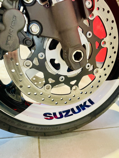 SUZUKI GSR 750 GSR750 PEINTURE PERSO - BEAUCOUZE