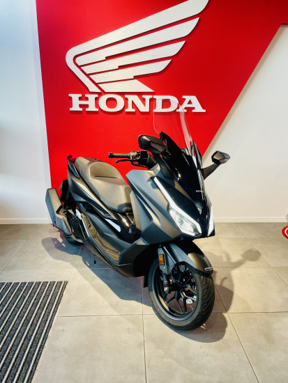 HONDA FORZA 125 GRIS MAT 2023 LOA POSSIBLE - BEAUCOUZE