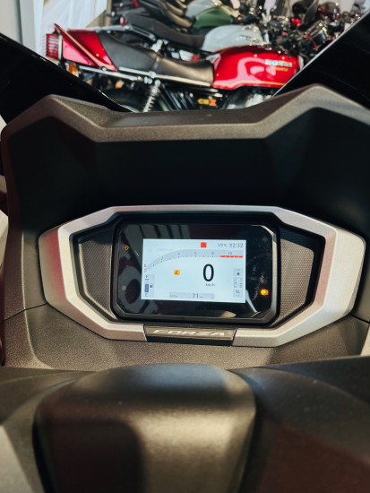 HONDA FORZA 350 - BEAUCOUZE