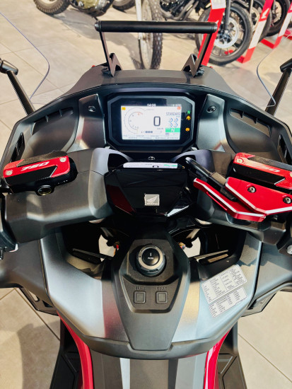 HONDA FORZA 750 - BEAUCOUZE