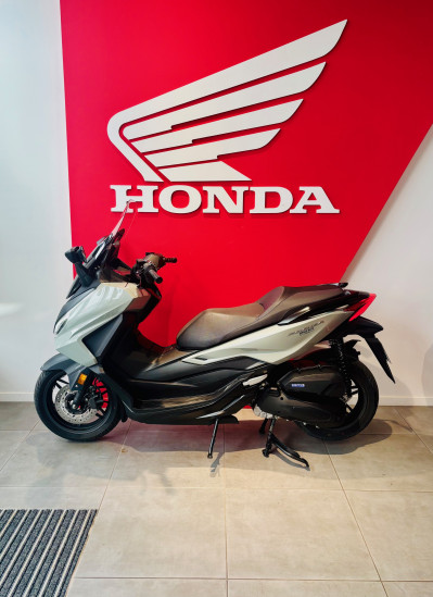 HONDA FORZA 125 LOA - BEAUCOUZE