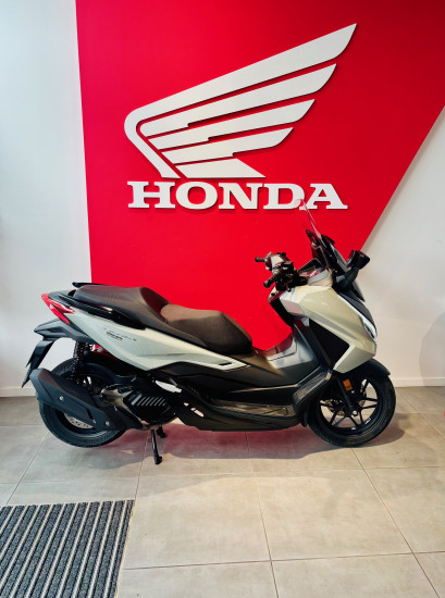 HONDA FORZA 125 LOA - BEAUCOUZE
