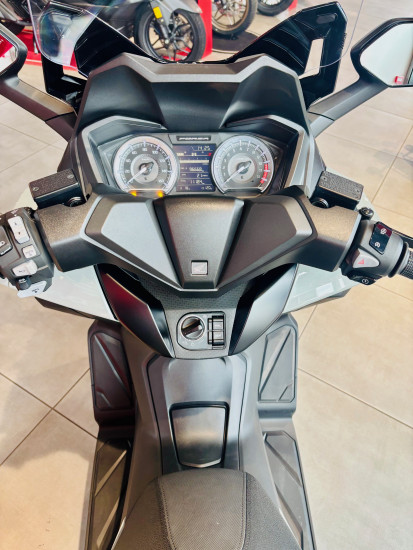 HONDA FORZA 125 LOA - BEAUCOUZE