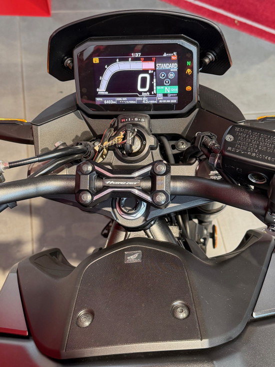 HONDA HORNET 750 - BEAUCOUZE